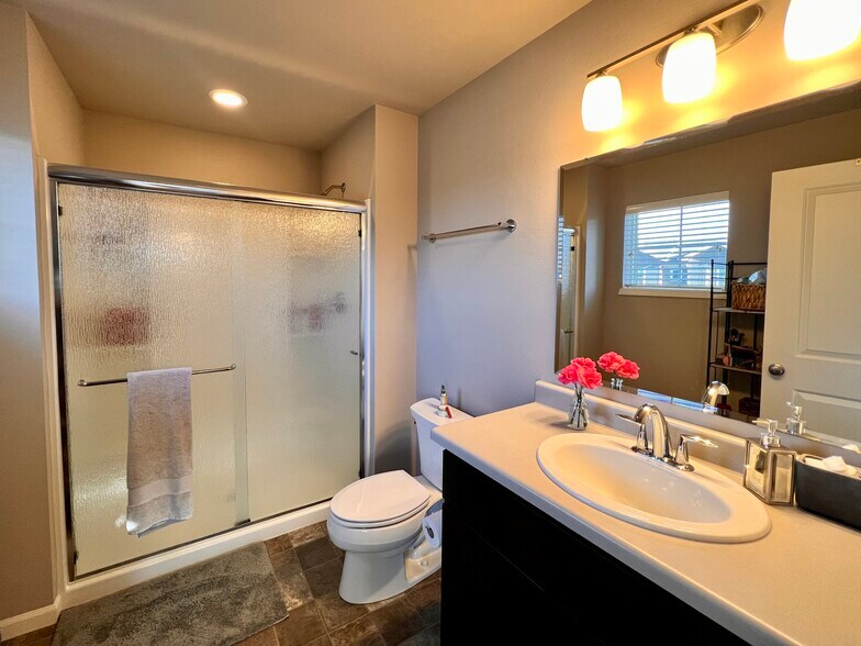 Primary Full Bath - 9751 Watts Rd