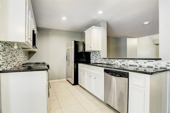 Building Photo - 934 E Heights Hollow Ln