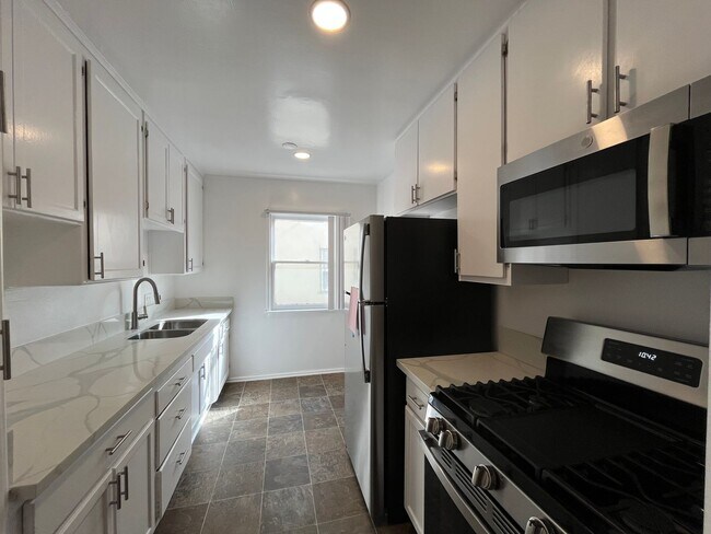 Interior Photo - 7056 Lanewood Ave