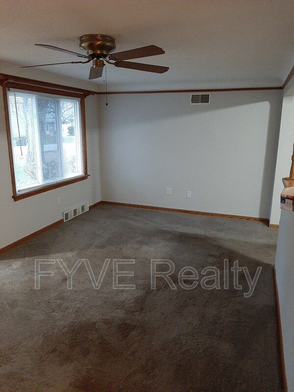 Building Photo - 1222 E 340th St