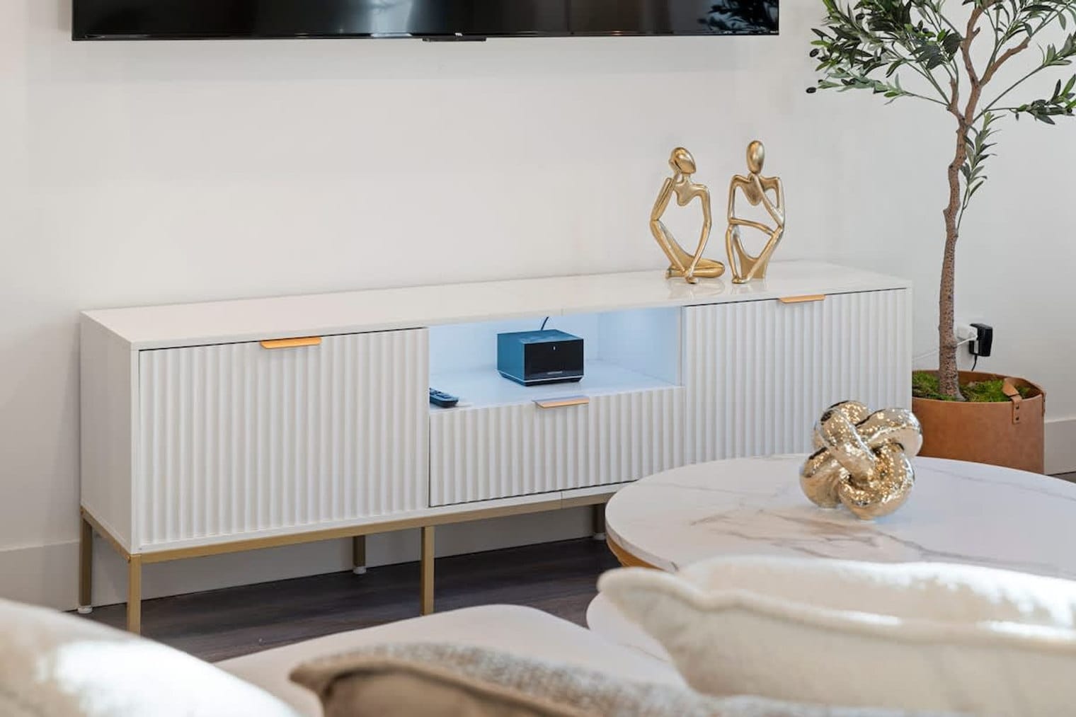 Building Photo - 1543 N Claremont Ave