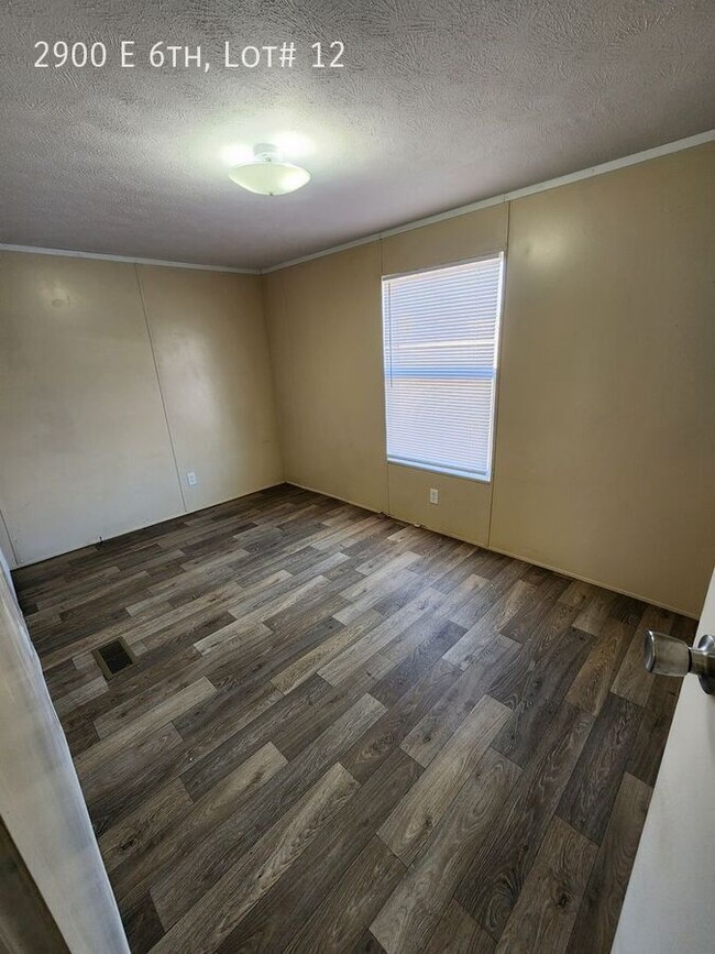 Building Photo - 2900 E 6th Ave