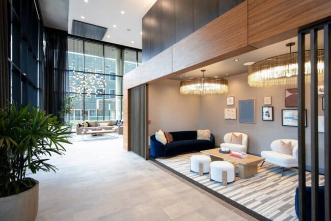 Building Photo - 1550 NW Naito Pkwy