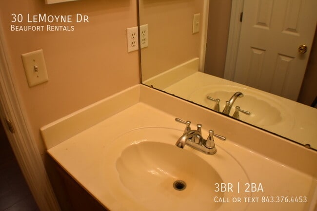Building Photo - 30 Le Moyne Dr