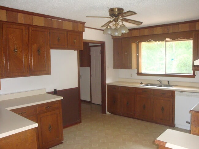 Building Photo - 1287 Oak Rd