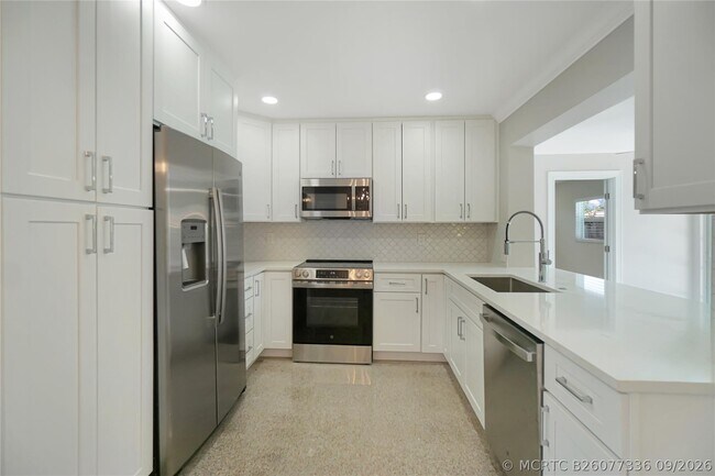 Building Photo - 917 SE 15th Ct