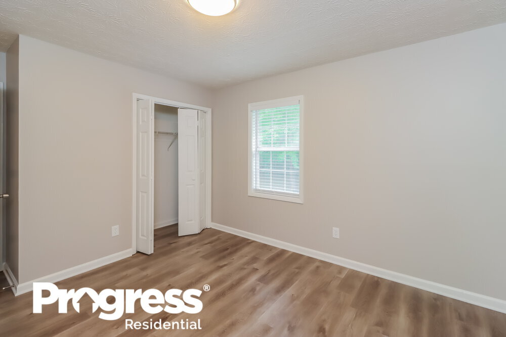 Building Photo - 220 Chesterfield Ct