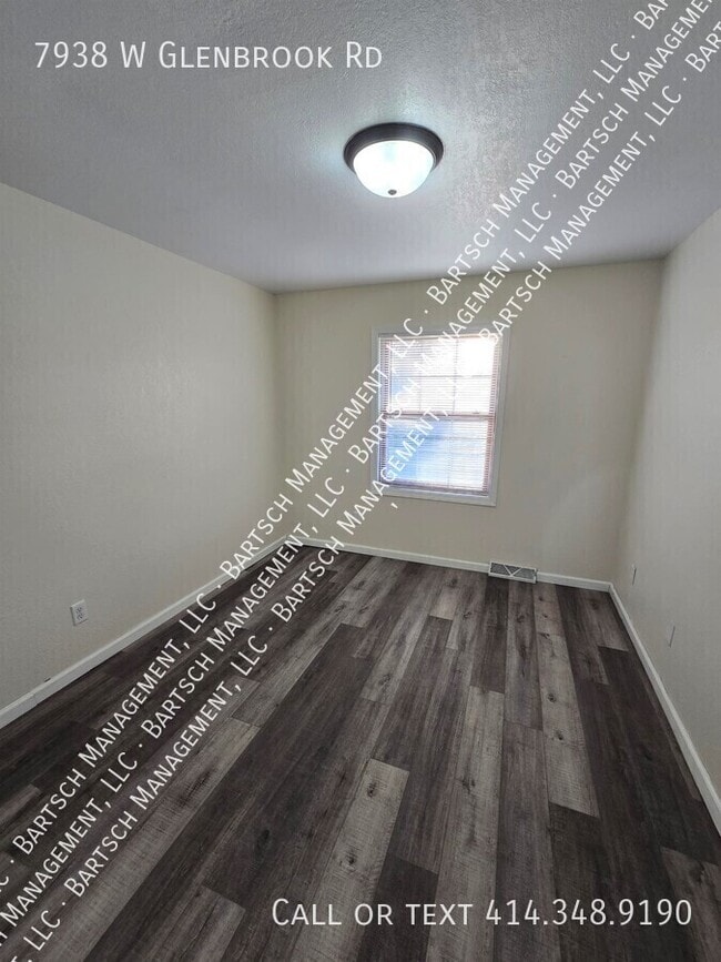 Building Photo - 7938 W Glenbrook Rd