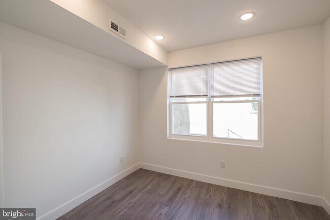 Building Photo - 1709 Snyder Ave