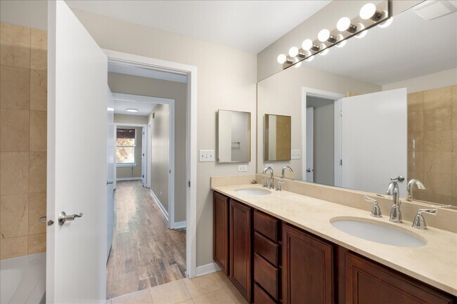Building Photo - 803 E 41st St
