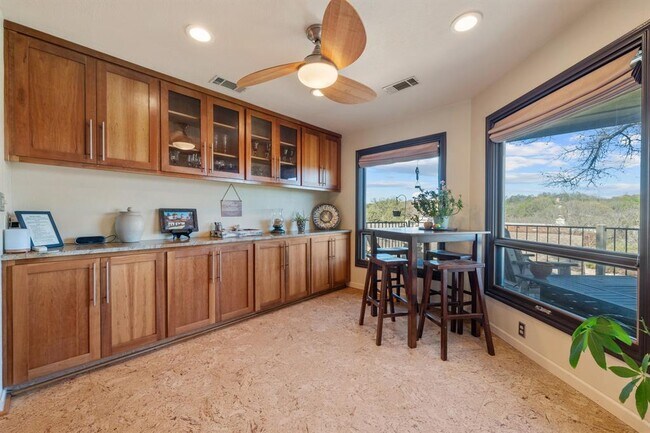 Building Photo - 604 Rolling Green Dr