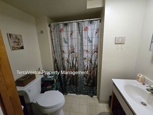 Building Photo - College rental 5 bedroom 4 bathroom Now sh...