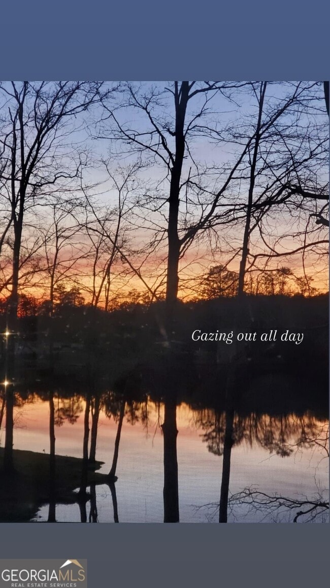 Building Photo - 405 Lakeview Way