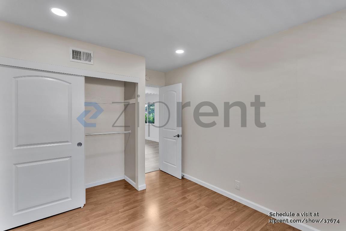 Building Photo - Unit