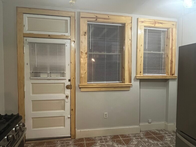 The kitchen has 3 windows - 7619 S Phillips Ave
