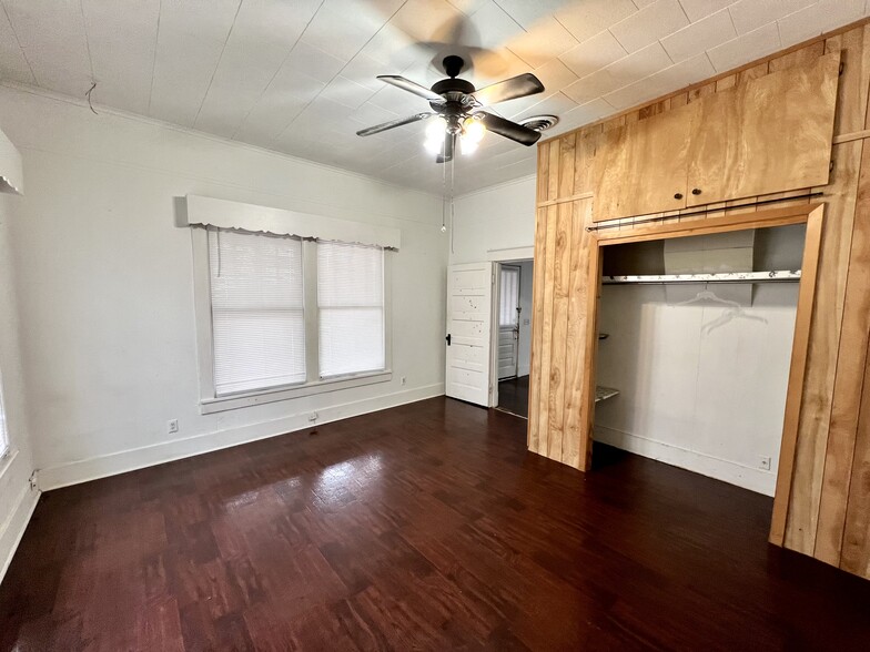 Building Photo - 1230 Pine Bluff St
