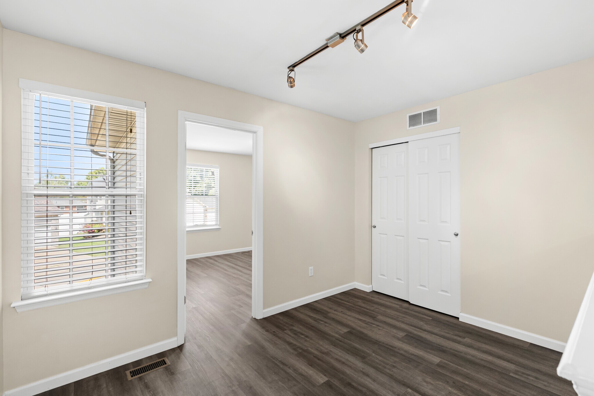 Building Photo - 1304 Mason Grove Dr