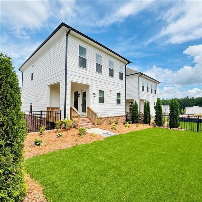 Building Photo - 657 Summitt Hl Wy