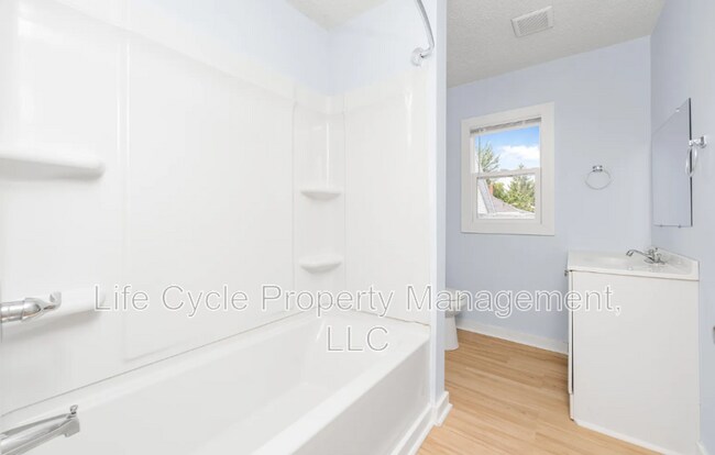 Building Photo - 1044 Muskegon Ave NW