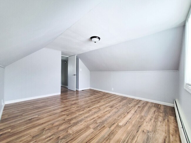 Building Photo - 3 Bed - 1 Bath Cape Cod for Rent in Euclid