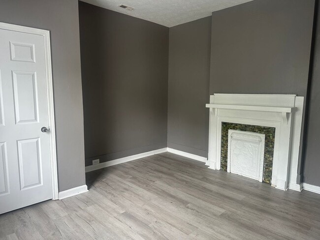 Building Photo - 654 Elm Tree Ln