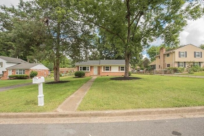 Building Photo - Spacious 4 Bedroom Home in West End Manor – $2,400/mo
