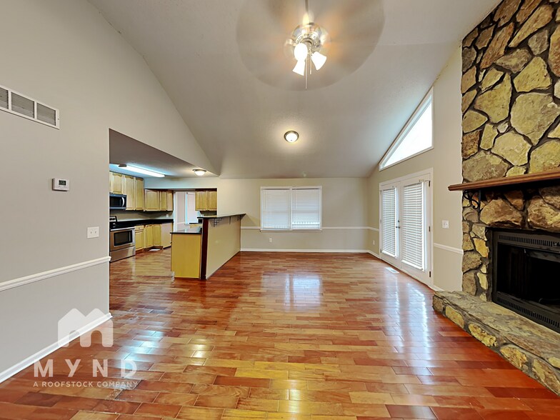 Building Photo - 13001 Lakeview Pkwy