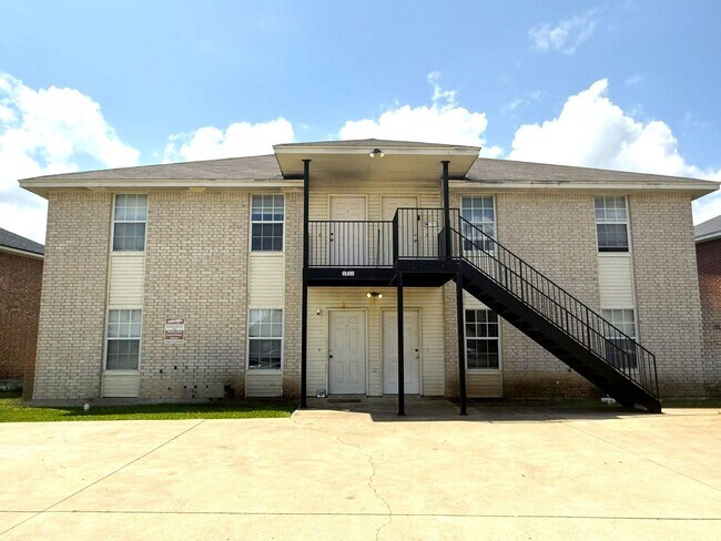 Primary Photo - 5706 Redstone Dr