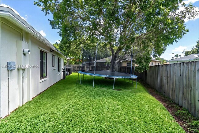 Building Photo - 1038 SW 120th Way