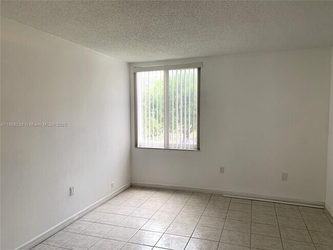 Building Photo - 250 180th Dr