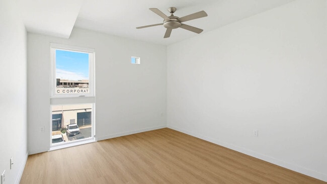 Bedroom with Hard Surface Flooring - Potrero 1010