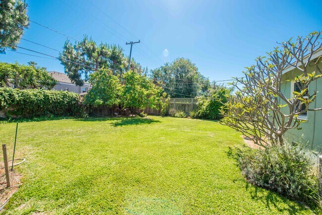 Building Photo - 20092 Bayview Ave