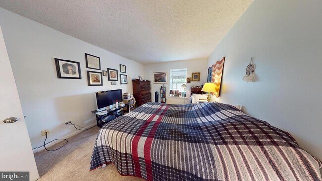 Building Photo - 3101 Patrick Henry Dr