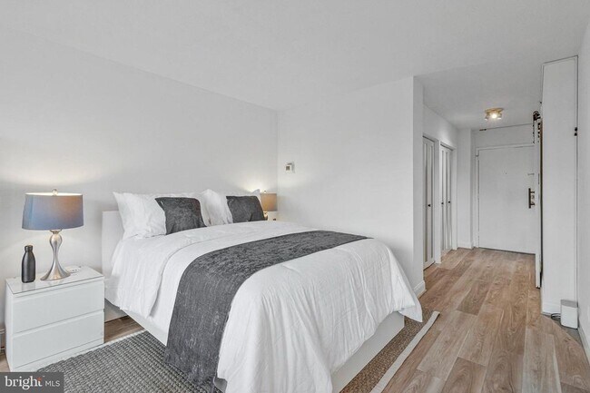 Building Photo - 2201 L St NW