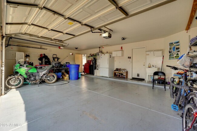 Building Photo - 1560 W Winchester Way