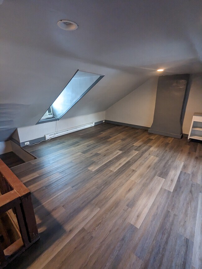 Building Photo - 704 N Lime St