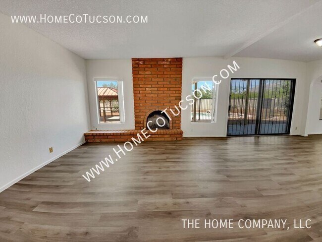 Building Photo - 5243 N Stonehouse Pl