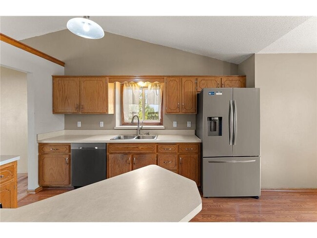 Building Photo - 5785 Yucca Ln N