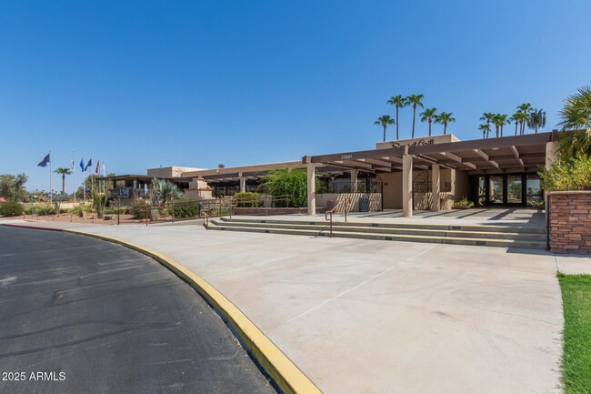 Building Photo - 8883 E Fairway Blvd