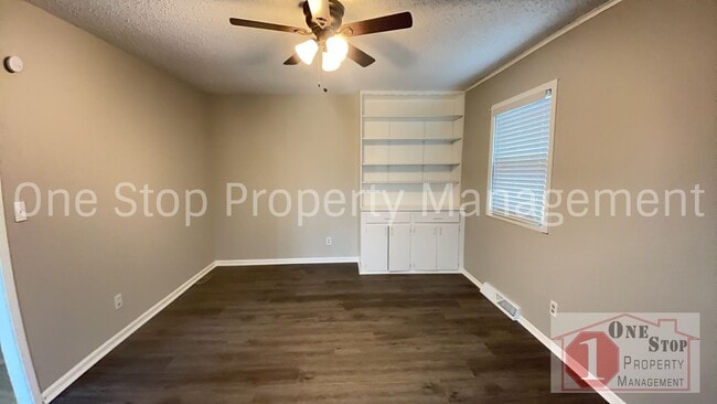 Building Photo - 5714 NE 49th St