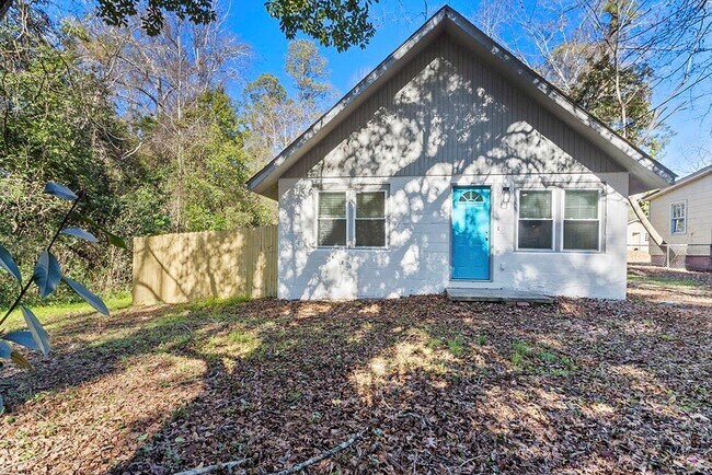 Building Photo - 3169 Westover Dr