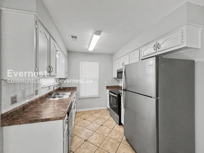 Building Photo - 1984 Custer Dr