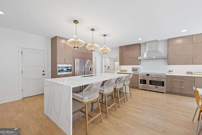 Building Photo - 9950 Farmbrook Ln