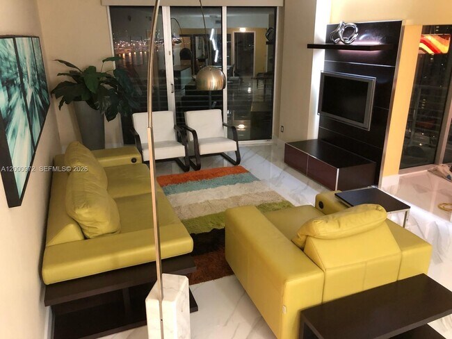 Building Photo - 325 S Biscayne Blvd