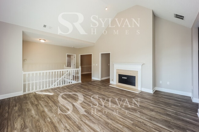 Building Photo - Spacious 4BR 3BA Home for You