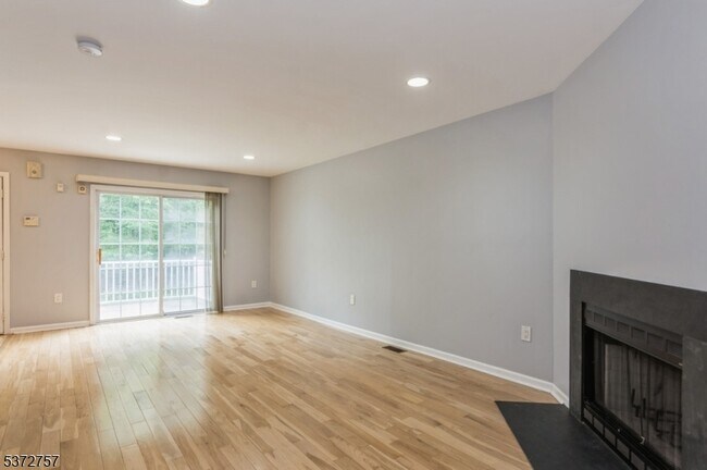 Building Photo - 17 Lackland Ave