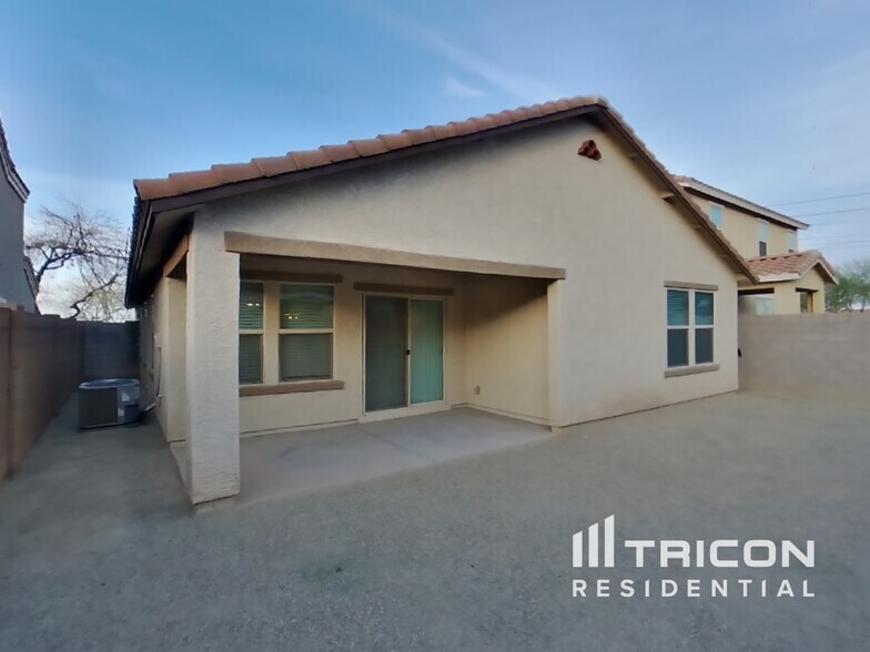 Building Photo - 11940 W El Cortez Pl