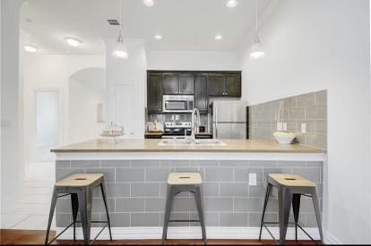 Building Photo - 404 Mesa Dr