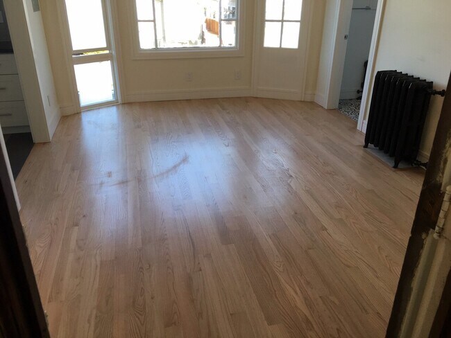 Building Photo - Updated North Oakland Studio