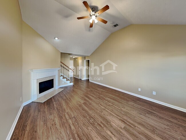 Building Photo - 4005 Strata Dr